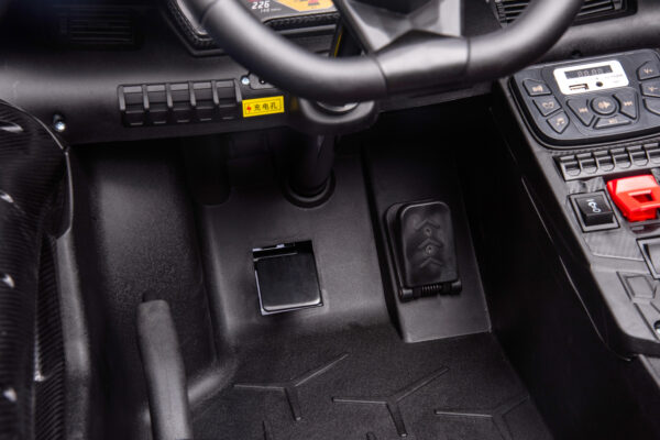 Red 24V XL Lamborghini Ride-On Car - Image 9