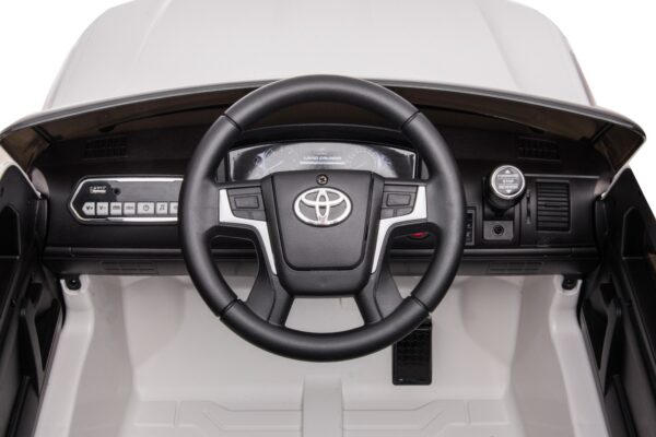 Land Cruiser 12v ride on car - Image 10